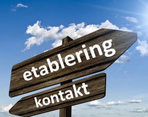 Skyltar med text etablering och kontakt