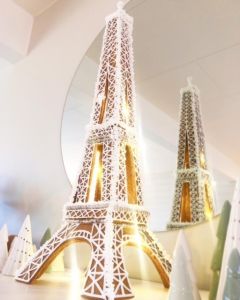 Pepparkakhus i form av Eiffeltornet