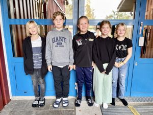 Bild på Olle, Sixten, Harry, Saga och Yrsa som går i årskurs 3 på Västerskolan.