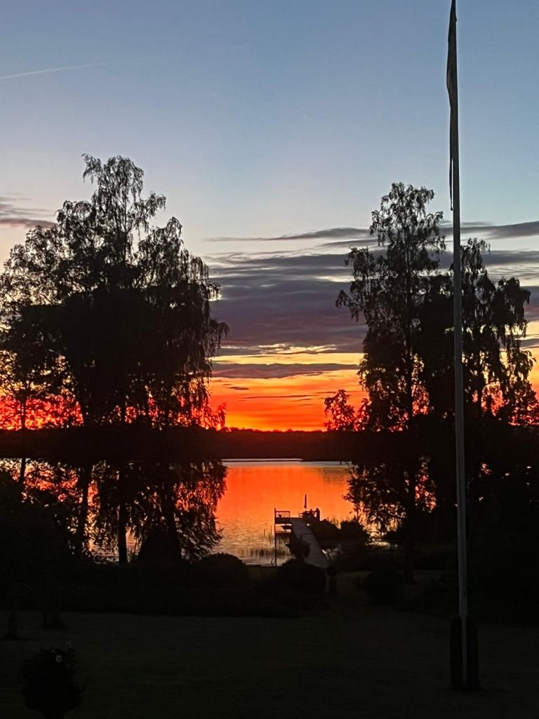 Bild på solnedgång vid Sjögård. 